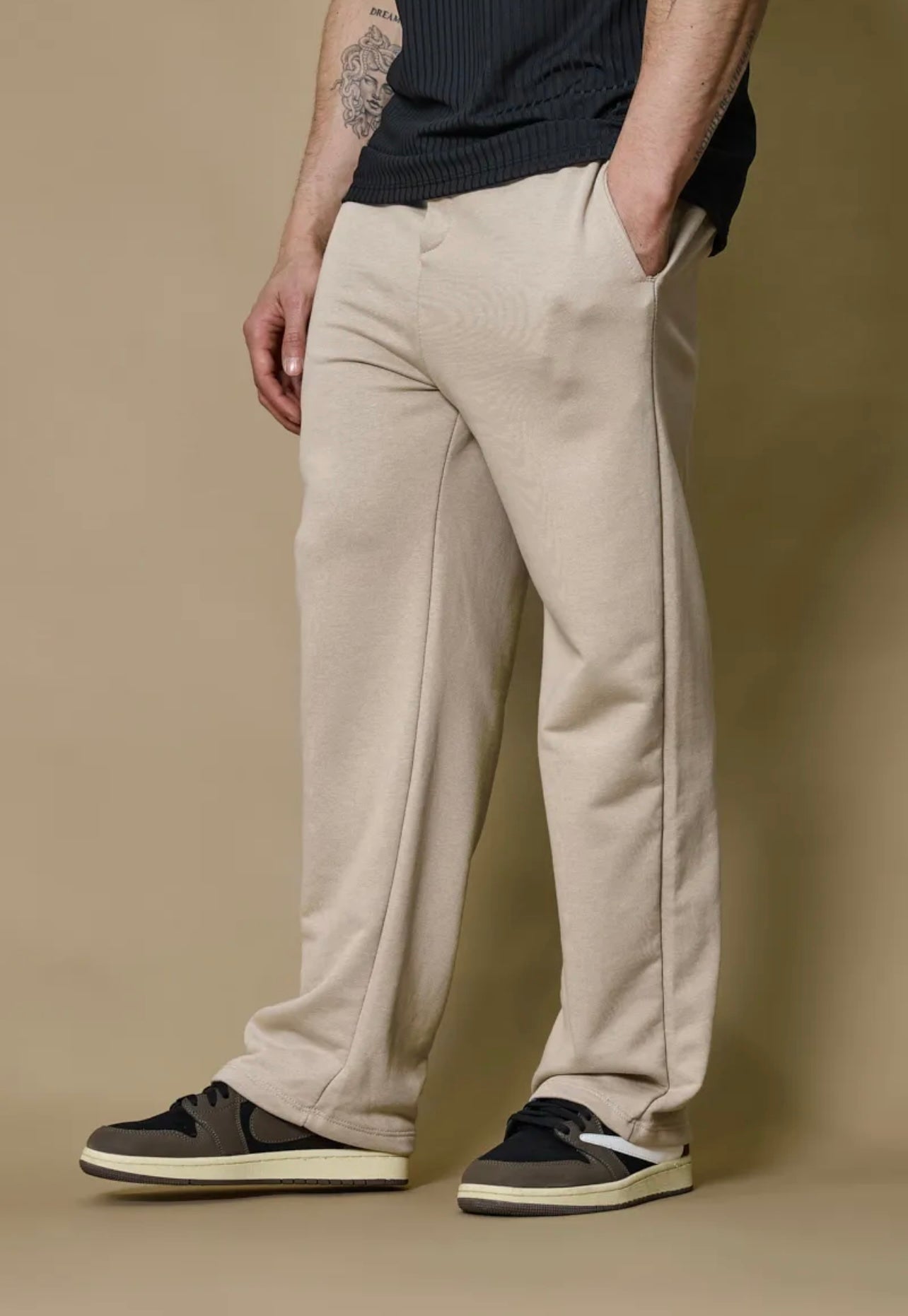 Essentials flared jogger Beige