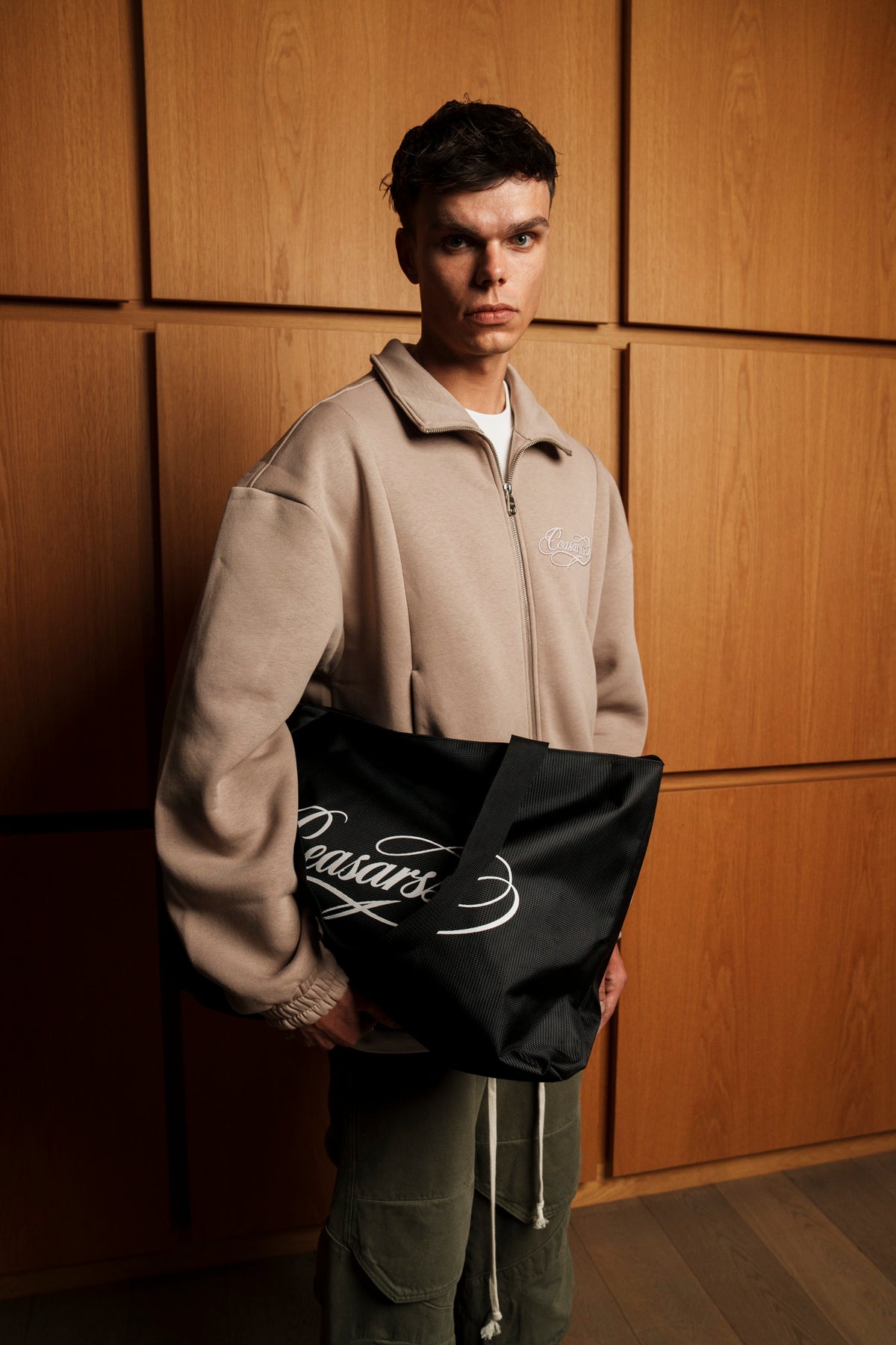 Man with a CEASARSS Shopper Bag